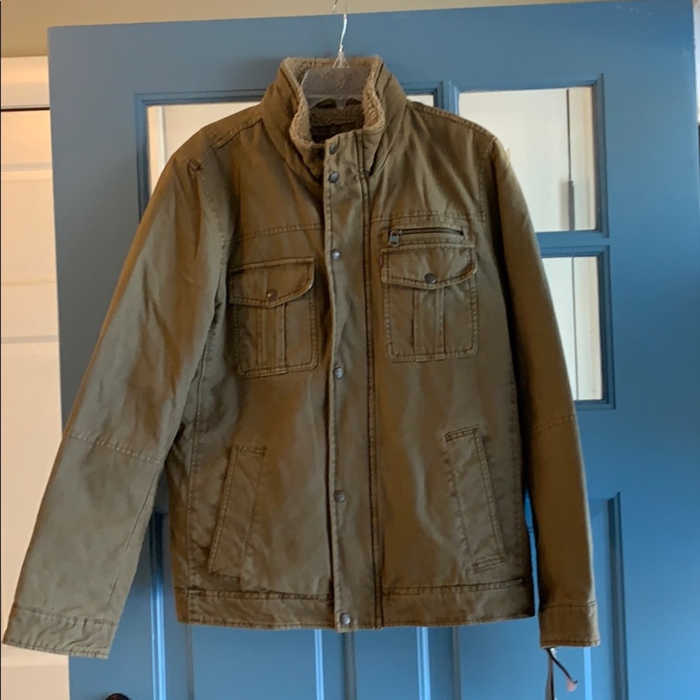 Levi’s garment dyed Sherpa lined jacket.